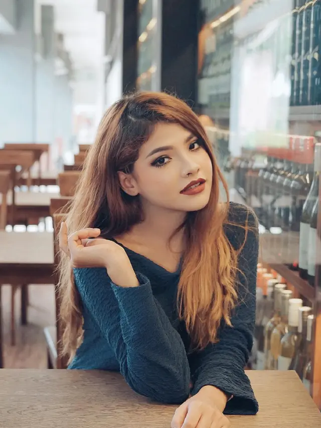 6 Potret Sara Fajira Tampil dengan Makeup Tebal, Gayanya Curi Perhatian
