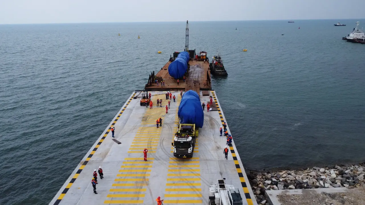 Dukung Bongkar Muat Material Revitalisasi RCC dan RDMP, Dermaga Baru Kilang Pertamina Balongan Diresmikan