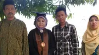 Choiriyah, Anak penangkap Belut Jadi Wisudawan S2 Terbaik