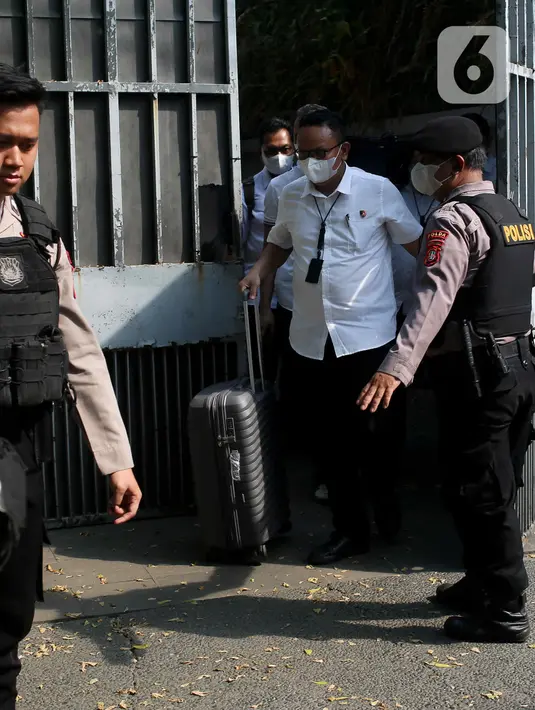 Penggeledahan tersebut diduga terkait dugaan pemerasan Ketua KPK Firli Bahuri kepada mantan Menteri Pertanian Syahrul Yasin Limpo. (Liputan6.com/Herman Zakharia)