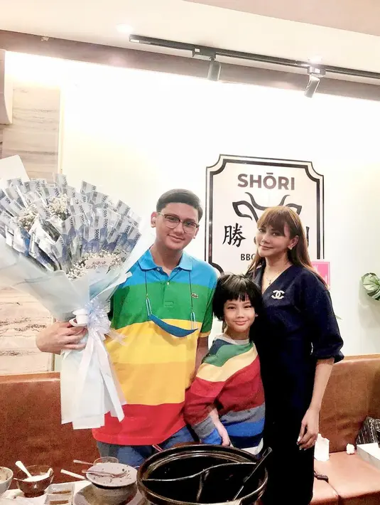 <p>Tak hanya fokus mengurus bisnis, Anita Hara juga sibuk mengurus kedua buah hatinya. (FOTO: instagram.com/anita.hara/)</p>