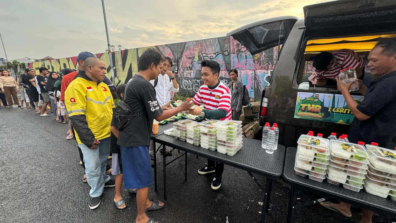 Berbagi di Bulan Suci, Aksi Sosial Taro dan Razka Nabilian untuk Komunitas
