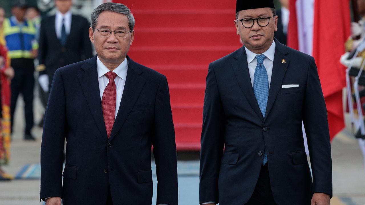 FOTO: Menteri Investasi Rosan Menyambut Kedatangan PM China Li Qiang