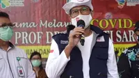 Sandiaga Uno membagikan 4.600 APD ke RS Sulianto Saroso. (Istimewa)