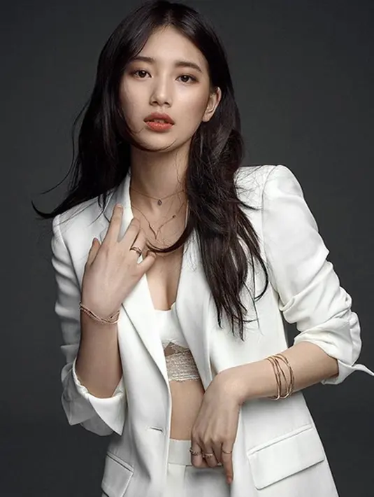 Saat itu, Suzy dikabarkan selingkuh dengan mantan kekasihnya, sedangkan Lee Minho disebut-sebut berhubungan dengan Song Hye Kyo. (Instagram/suzymissa)