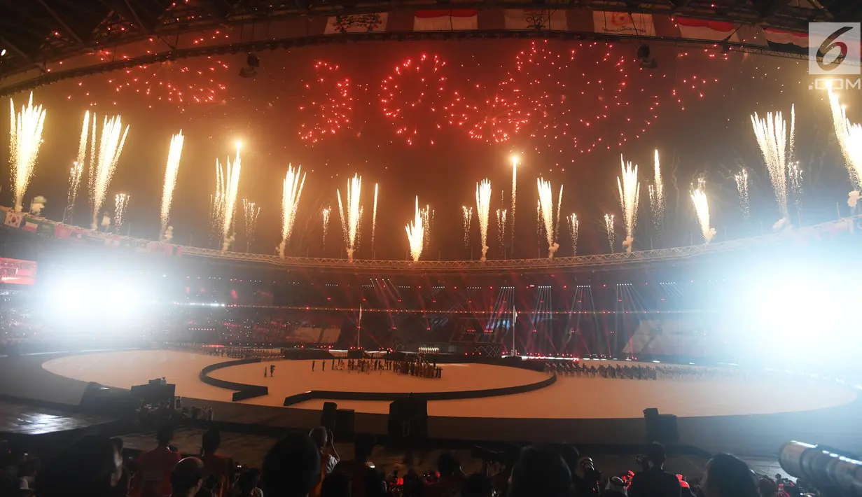 Pertunjukan kembang api saat penutupan Asian Games 2018 di Stadion Utama GBK, Jakarta, Minggu (2/9). (Merdeka.com/Imam Buhori)