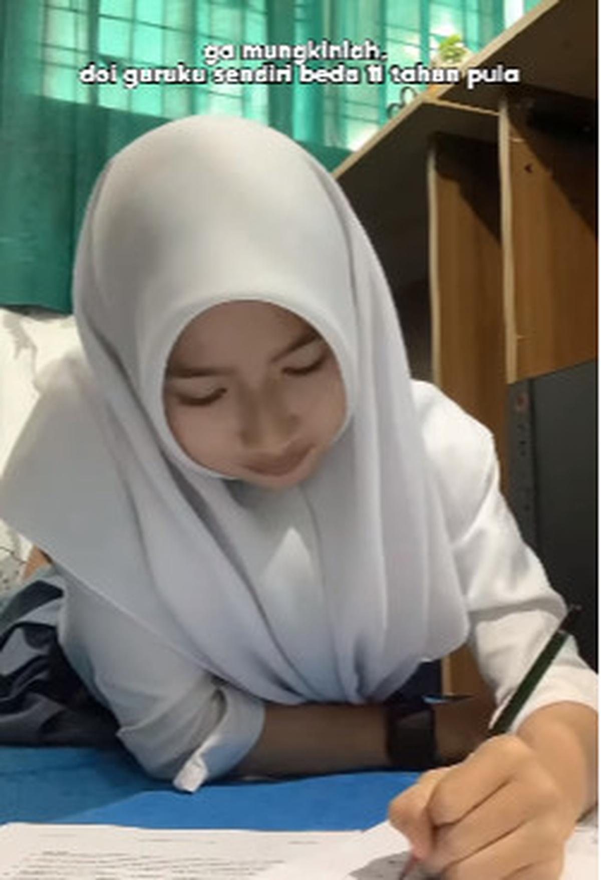 Terpaut Jarak Usia Jauh