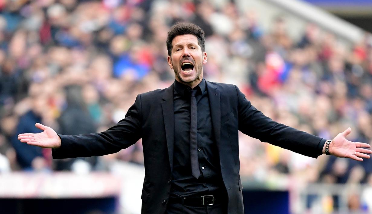 4. Diego Simeone - Simeone merupakan gelandang bertahan yang cukup disegani di Eropa maupun dunia, ia  telah meraih tujuh gelar juara saat masih menjadi pesepak bola. Ketika melanjutkan karier sebagai pelatih, pria 45 tahun ini telah merengkuh 7 titel juara. (AFP/Javier Soriano)