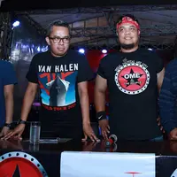 Ome & The People mengeluarkan album bergenre rock and love yang banyak melibatkan musisi rock tanah air. (Deki Prayoga/Bintang.com)