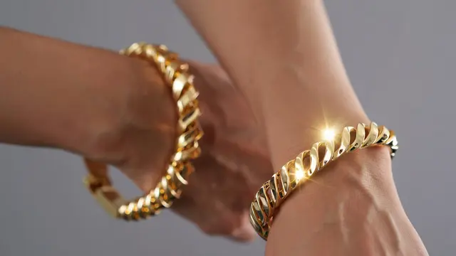 Model Gelang Emas Padat vs Hollow/Ilustrasi ChatGPT