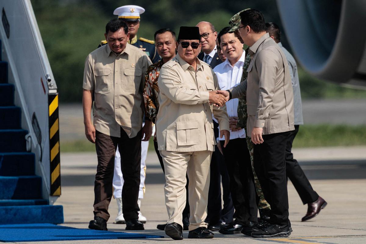 FOTO: Presiden Prabowo Tiba di Halim Usai Wakili Indonesia di KTT Perdamaian Mesir