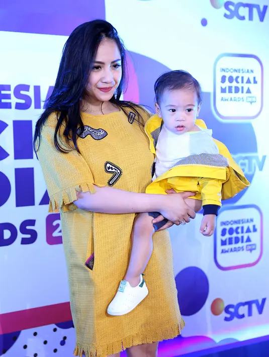 Beberapa anak selebriti yang menjadi nominasi dalam kategori Kid Celeb Social Media 2K16. Diantaranya anak Jessica Iskandar, El Barack, Kirana, Quenzino, serta anak Gading Marten dan Gisell Gempita. (Nurwahyunan/Bintang.com)