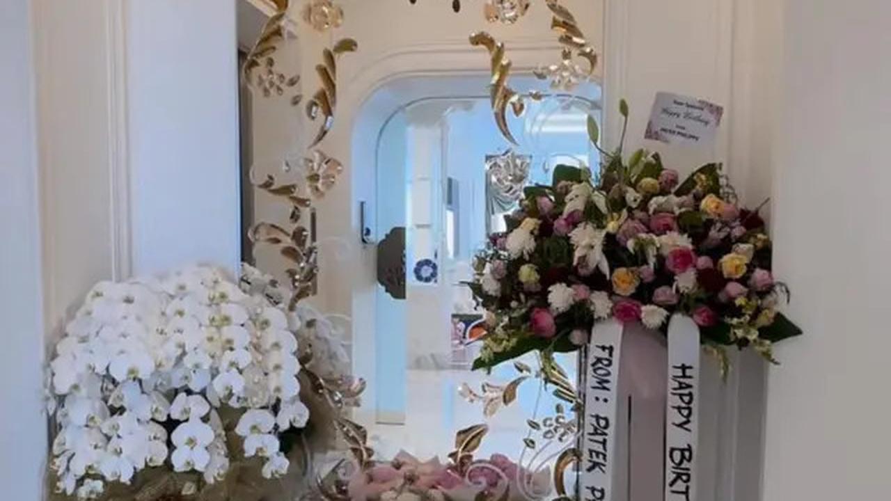 Deretan Kado Ultah Syahrini, Penuh Kiriman Bunga dan Barang Branded