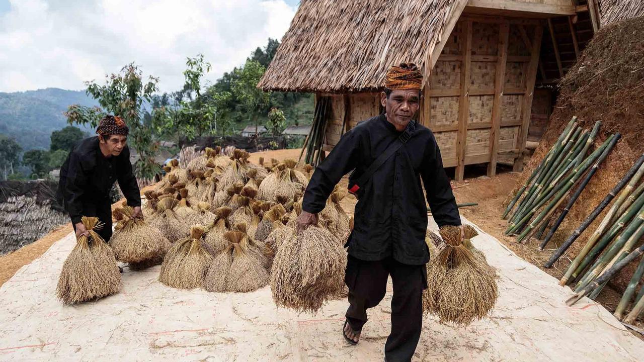 FOTO: Seren Taun ke-657, Warga Kasepuhan Gelar Alam Rayakan Syukur Panen di Sukabumi