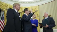 Heboh Tunangan Menteri Donald Trump Tampil Tanpa Busana di Film
