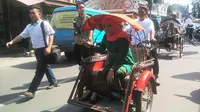 Beras Miskin Berkutu di Surabaya Bikin Gusar Mensos Khofifah