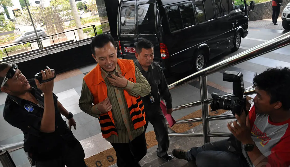 Perpanjangan masa penahanan ini merupakan yang ketiga bagi Bupati Karawang Ade Swara, Jakarta, (14/10/14). (Liputan6.com/Miftahul Hayat)