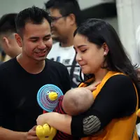 Buah hati dari pernikahan Raffi Ahmad dan Nagita Slavina, Rafathar Malik Ahmad, kini sedang dalam masa pertumbuhan. Bayi menggemaskan ini telah menginjak usia 4 bulan, sebagai orangtua, Raffi dan Nagita selalu memperhatikannya. (Deki Prayoga/Bintang.com)