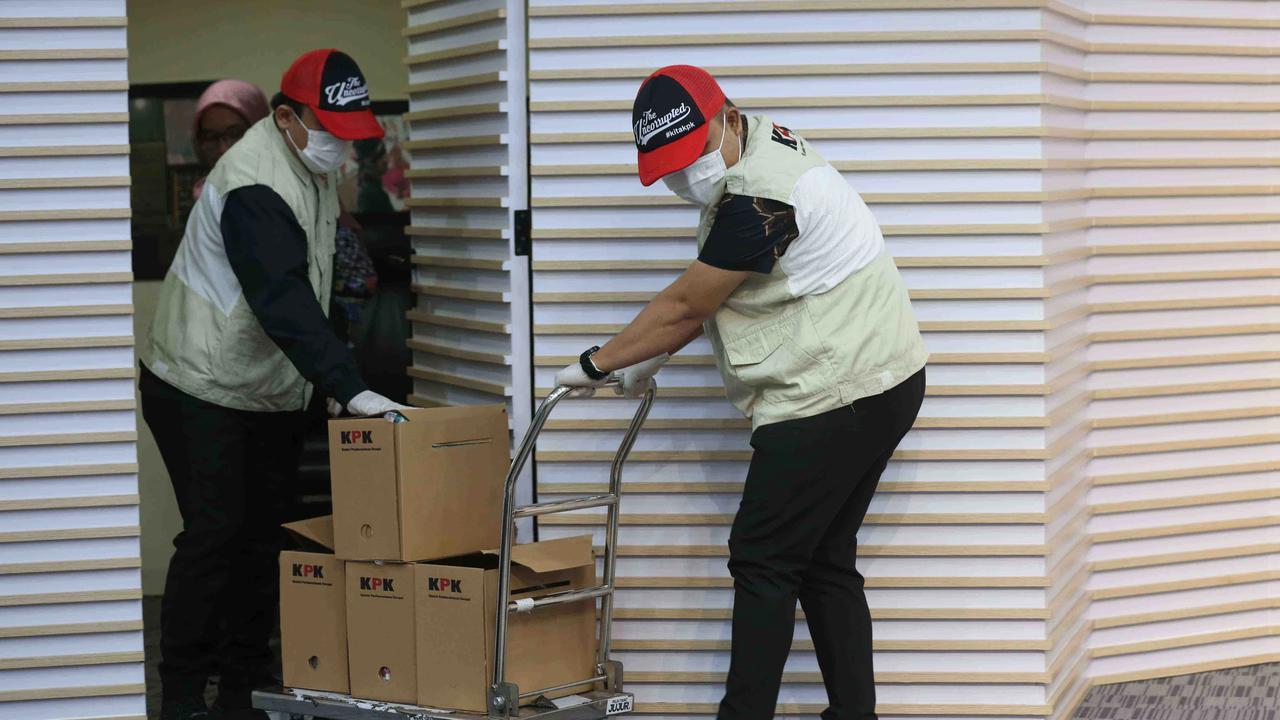 FOTO: KPK Sita Rp 2,6 Miliar dalam OTT Bupati Pati Sudewo