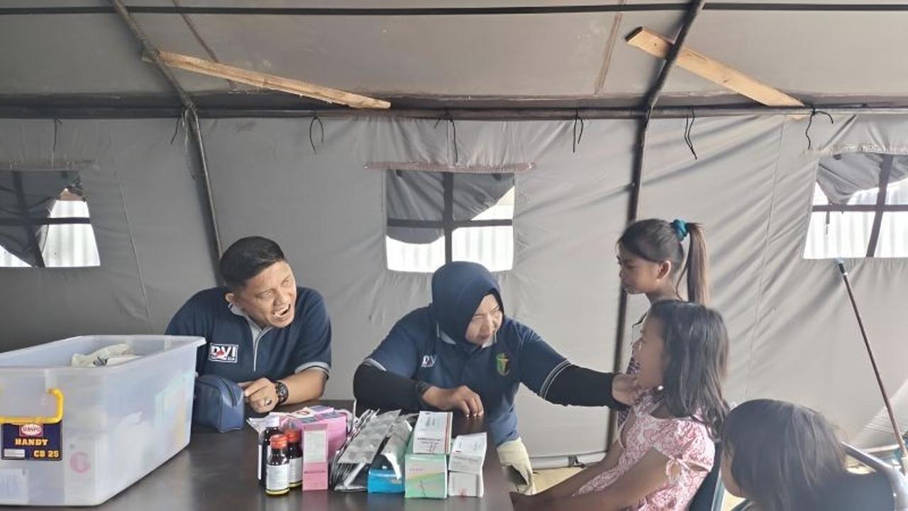 Bakti Kesehatan Polri di Sumbar: Tangani Penyakit Pascabencana Banjir