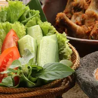 Manfaat Sayur Lalapan, dari Antanan sampai Pohpohan (ariyani Tedjo/Shutterstock)