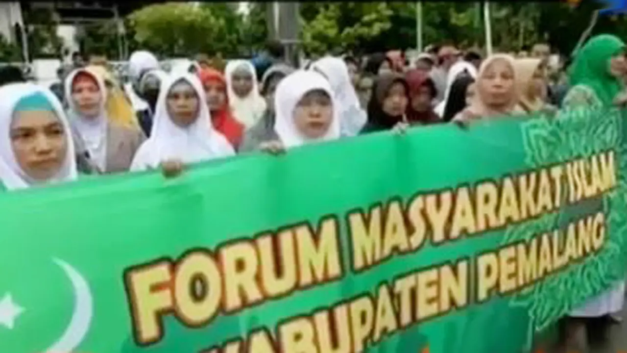 VIDEO: Tempat Hiburan Malam Masih Buka, Ratusan Ulama Protes