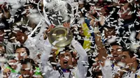 Cristiano Ronaldo meraih trofi Liga Champions keduanya saat bersama Real Madrid tahun 2014