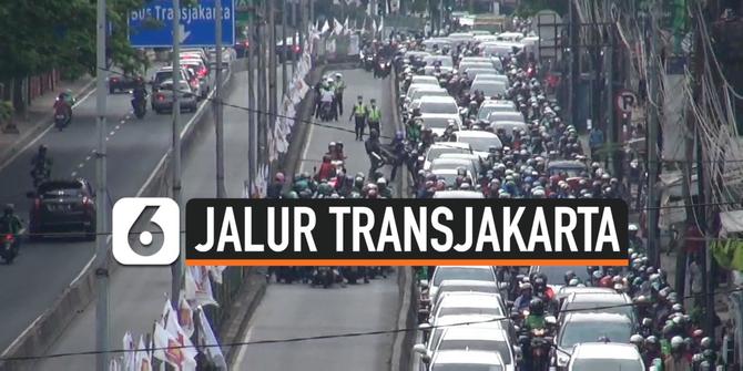 VIDEO: Sterilisasi Jalur Transjakarta, Puluhan Pengendara Motor Panik