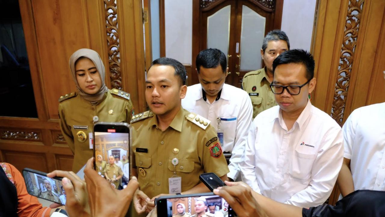 Jelang Hari Raya, Wali Kota Solo Pastikan Kebutuhan Pokok Melimpah