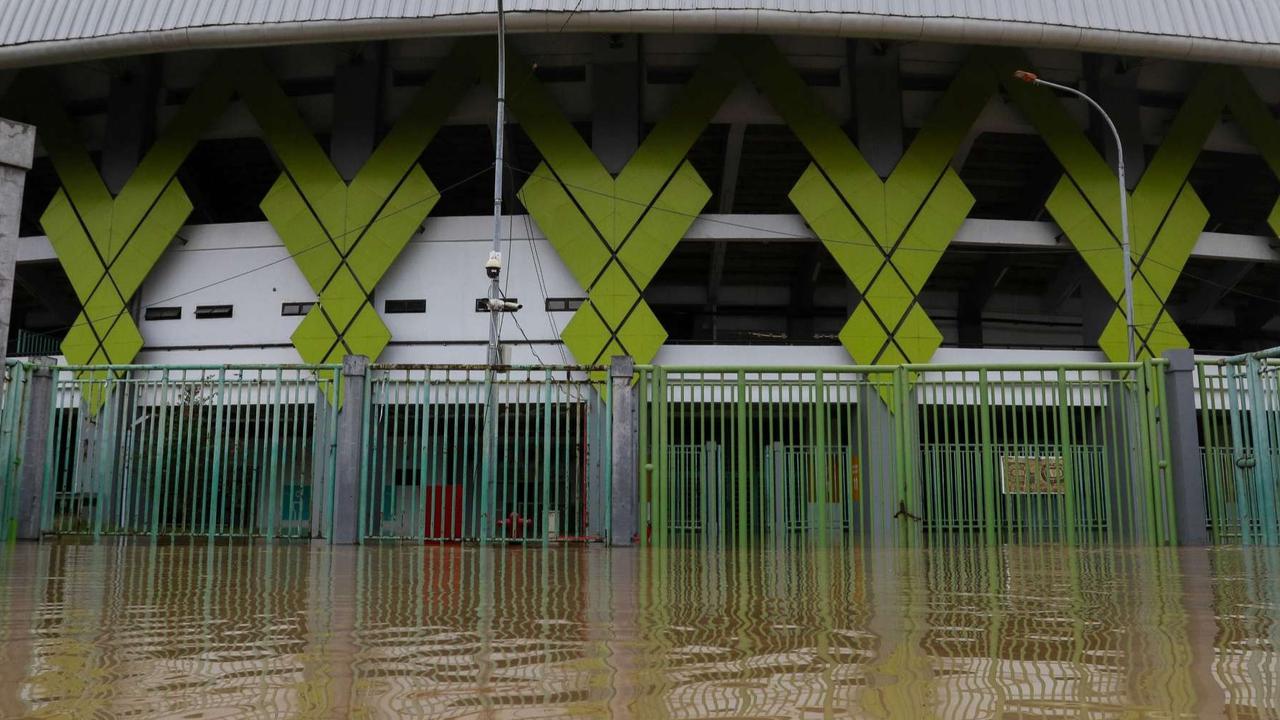 FOTO: Stadion Patriot Candrabhaga Dikepung Banjir Jelang Duel Persija vs PSS Sleman, Begini Kondisinya!