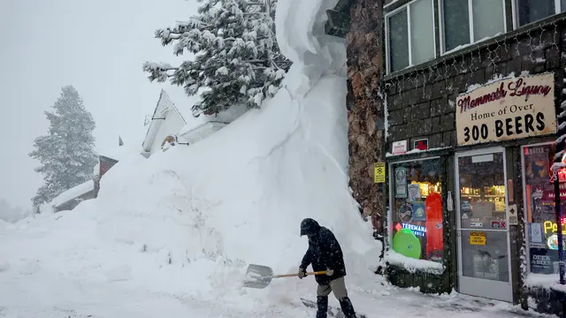 Pegunungan Sierra Nevada di California Dilanda Hujan Salju Lebat