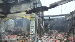 Kondisi Vihara Butong yang rusak akibat kebakaran, Tangerang, Banten, Jumat (19/2). Empat korban tersbut terjebak api sehingga tidak bisa menyelamatkan diri. (Liputan6.com/Faisal R Syam)