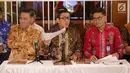 Menteri Hukum dan HAM, Yasonna Laoly (tengah) saat menyampaikan keterangan terkait penundaan pengesahan RUU KUHP di Graha Pengayoman Kementerian Hukum dan HAM, Jakarta, Jumat (20/9/2019). Menkumham juga mengklarifikasi beberapa isu terkait draft RUU KUHP. (Liputan6.com/Helmi Fithriansyah)