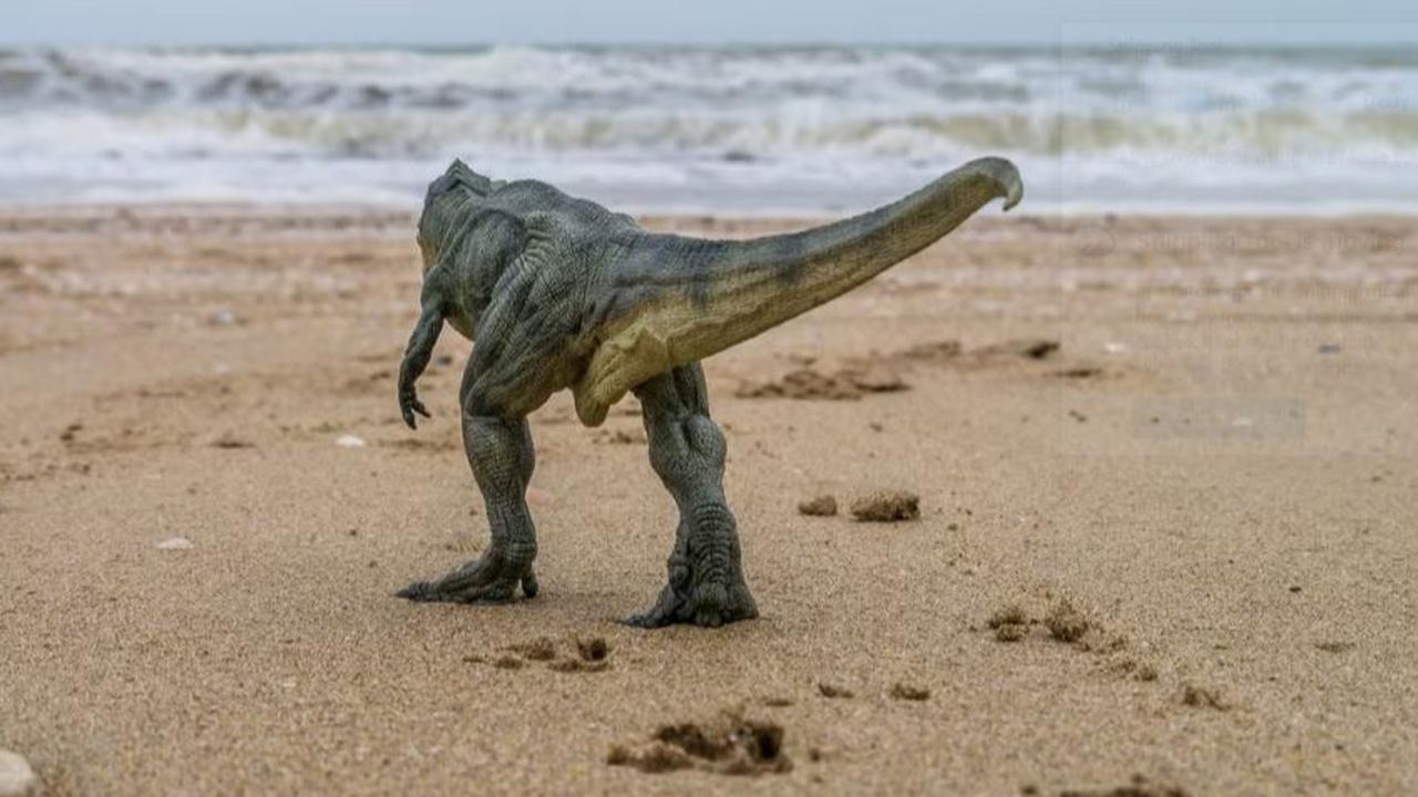 Ilmuwan Temukan Seni Cadas Kuno 9.000 Tahun Lalu Ungkap Hubungan Manusia Prasejarah dengan Dinosaurus