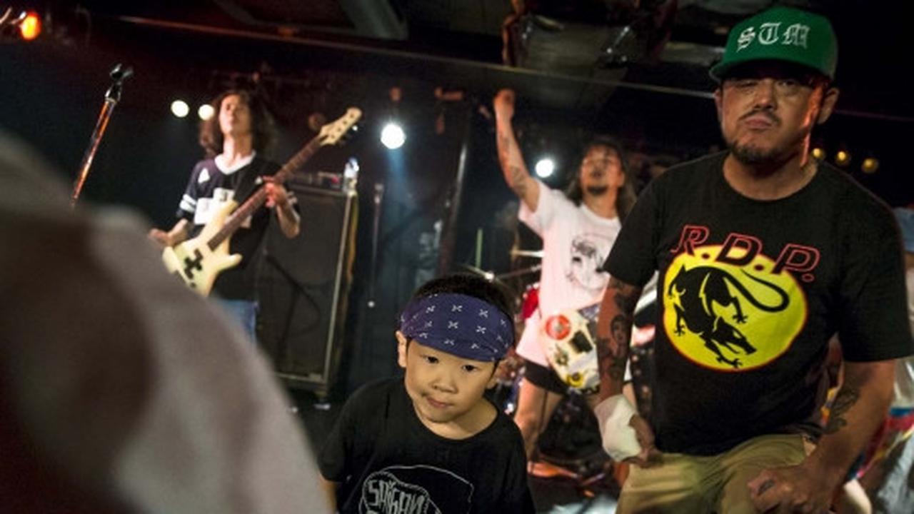 Kisah Amon, bocah 5 tahun jadi vokalis band punk di Jepang