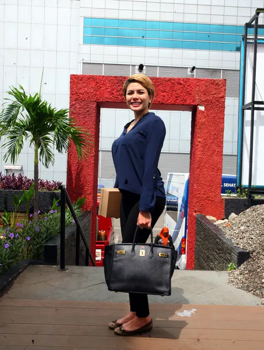 Seperti diketahui, kasus ini berawal dalam talkshow yang ia pandu bersama Uya Kuya, Nikita Mirzani sempat menyinggung soal laporan Farhat Abbas terhadap Vicky Prasetyo. (Nurwahyunan/Bintang.com)