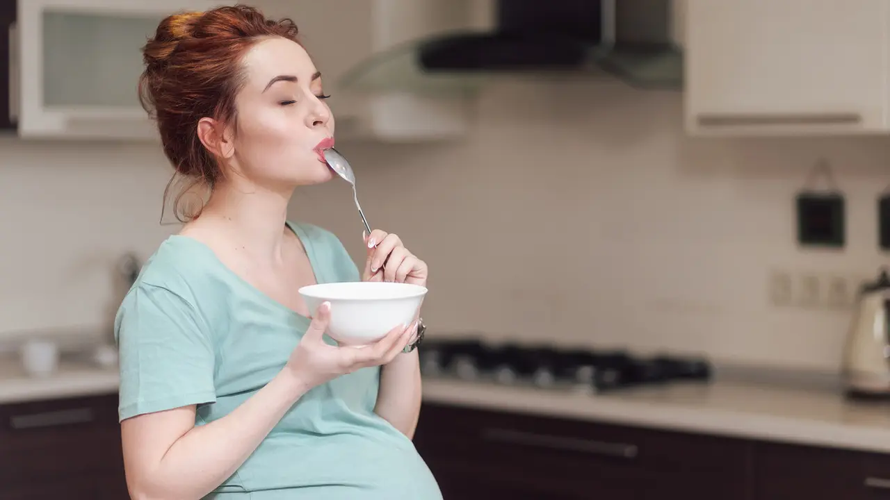 Makanan yang Harus Dihindari Ibu Hamil Saat Buka Puasa dan Sahur