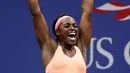 Petenis muda AS, Sloane Stephens  berselebrasi usai mengalahkan petenis unggulan, Venus Williams pada semifinal AS Terbuka 2017 di New York, Kamis (7/9). Stephens menembus final grand slam untuk kali pertama setelah mendepak Venus. (AP Photo/Seth Wenig)