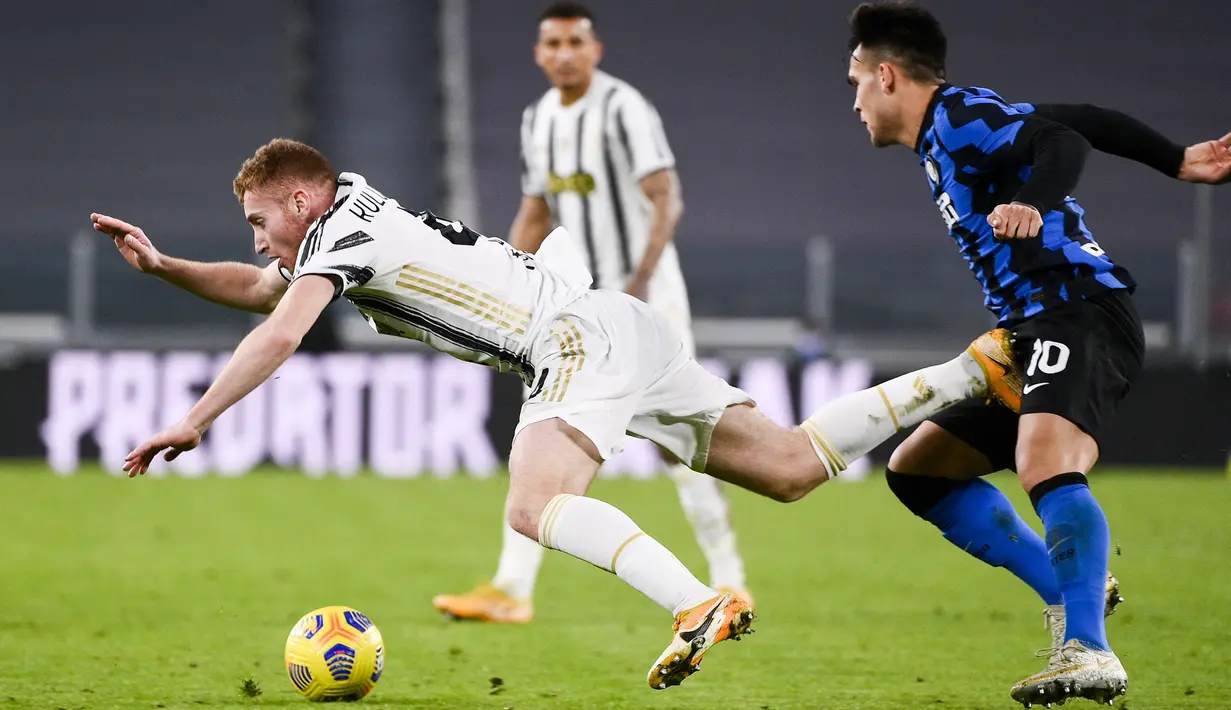 Martinez pada pertandingan leg kedua babak semifinal Coppa Italia di Turin Allianz Stadium, Italia, Rabu (10/2/2021). Meski imbang, Juventus unggul agregat gol (2-1) dari leg satu. (Marco Alpozzi/LaPresse via AP)