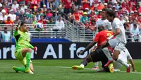 Mohamed Hany (3) Mesir mencetak gol bunuh diri melewati Romelu Lukaku (9) Belgia dan kiper Mesir Mostafa Shoubir (23) selama pertandingan Grup G Piala Dunia antara Belgia dan Mesir di Seattle, Selasa, 16 Juni 2026. (AP Photo/Manu Fernandez)