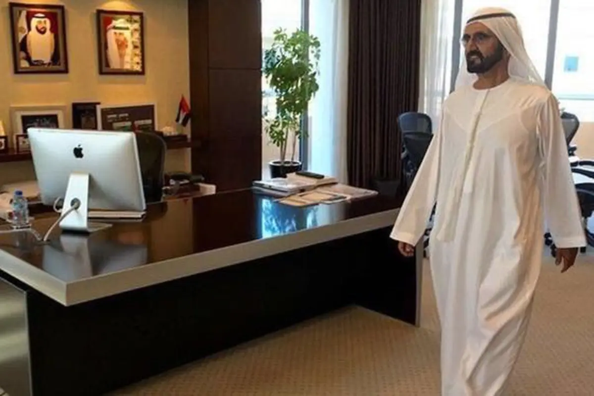 Penguasa Dubai, Sheikh Mohammed bin Rashid saat melakukan sidak di kantor-kantor pejabat.