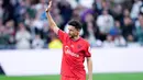 Navas tampak emosional mendapatkan tepuk tangan meriah dari para pendukung Real Madrid yang memadati stadion. (AP Photo/Bernat Armangue)