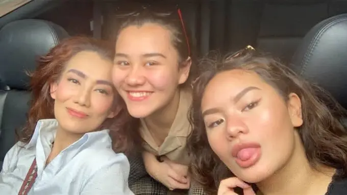 Reza Artamevia Kedua Anaknya