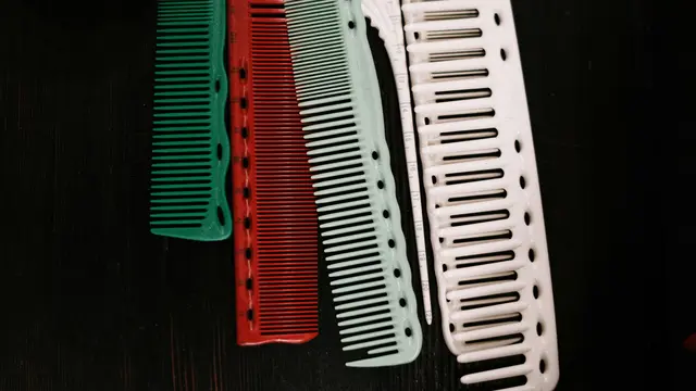 4. Sisir Mini di Tas