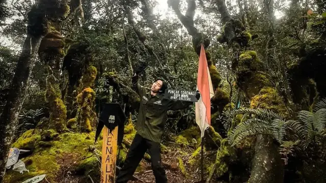 Gunung Torenali merupakan bagian Taman Nasional Lore Lindu di Sulawesi