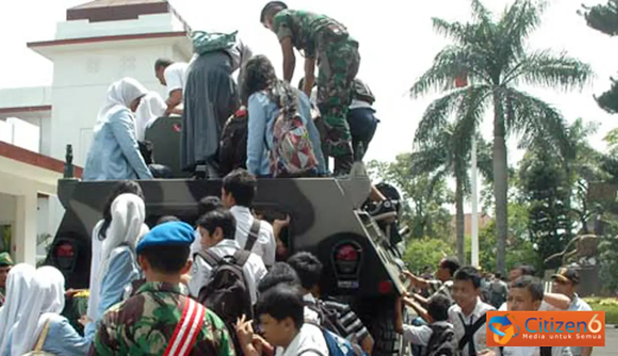 Citizen6, Bandung: Pameran Persenjataan diselenggarakan dalam rangka memperingati Hari Jadi ke-66 TNI Angkatan Darat atau dikenal dengan Hari Juang Kartika 2011 berlangsung selama dua hari Sabtu-Minggu (17-18 Desember 2011). (Pengirim: Pendam3)