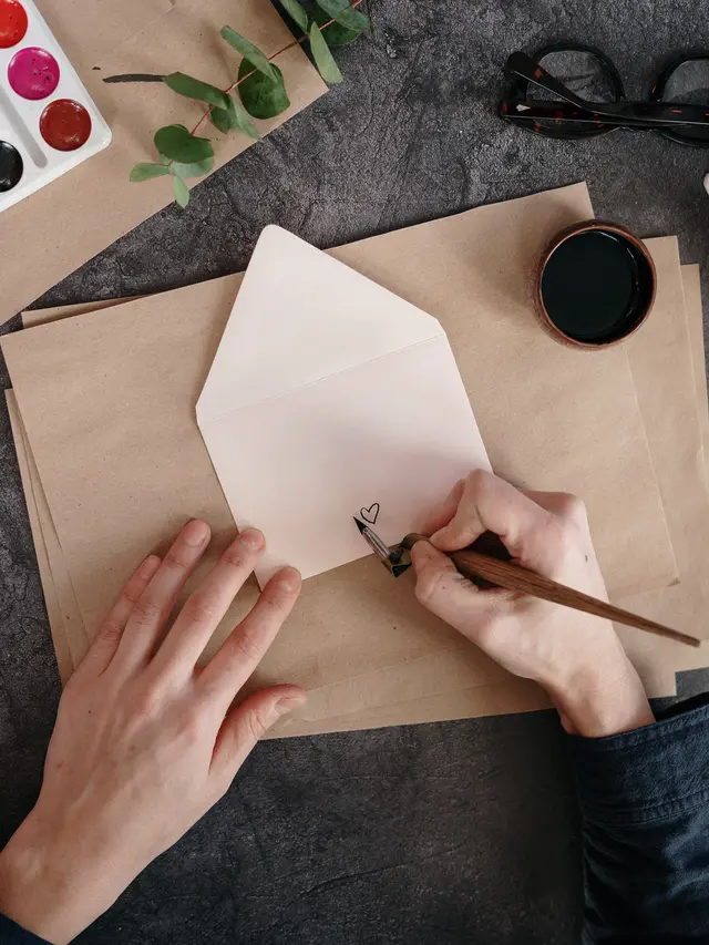 ilustrasi jenis surat dan fungsinya/pexels