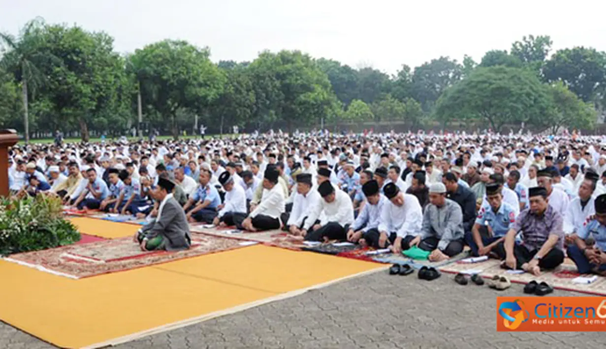 Citizen6, Cilangkap: Penyerahan hewan kurban secara simbolis berupa satu ekor sapi dari Panglima TNI Laksamana TNI Agus Suhartono. Tercatat beberapa ekor sapi dan kambing yang akan dijadikan hewan kurban. (Pengirim: Badarudin Bakri)