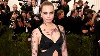 Cara Delevinge. (foto: vogue.com)