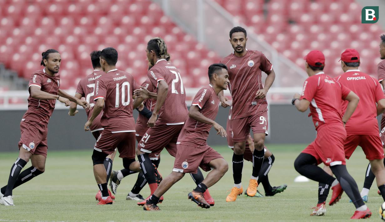 Pemain Persija Jakarta saat latihan jelang laga perdana Liga 1 di SUGBK, Jakarta, Kamis (22/3/2018). Persija akan berhadapan dengan Bhayangkara FC. (Bola.com/M Iqbal Ichsan)